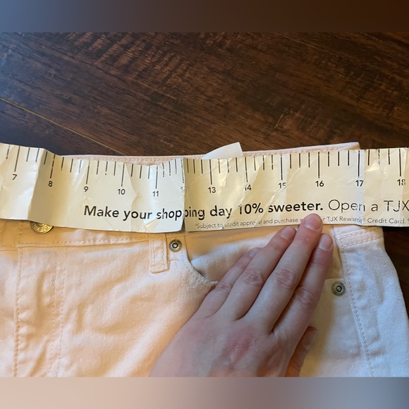 Tommy Hilfiger light pink shorts - Picture 7 of 7